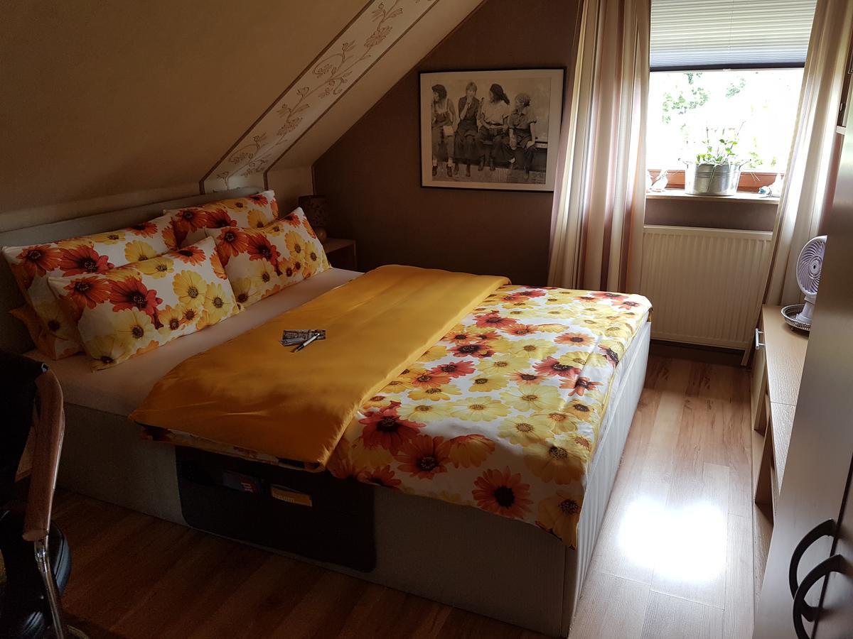 Pension Buetterich Apartment Husum  Bagian luar foto